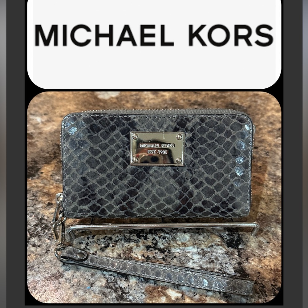 Michael Kors Wristlet/ Wallet